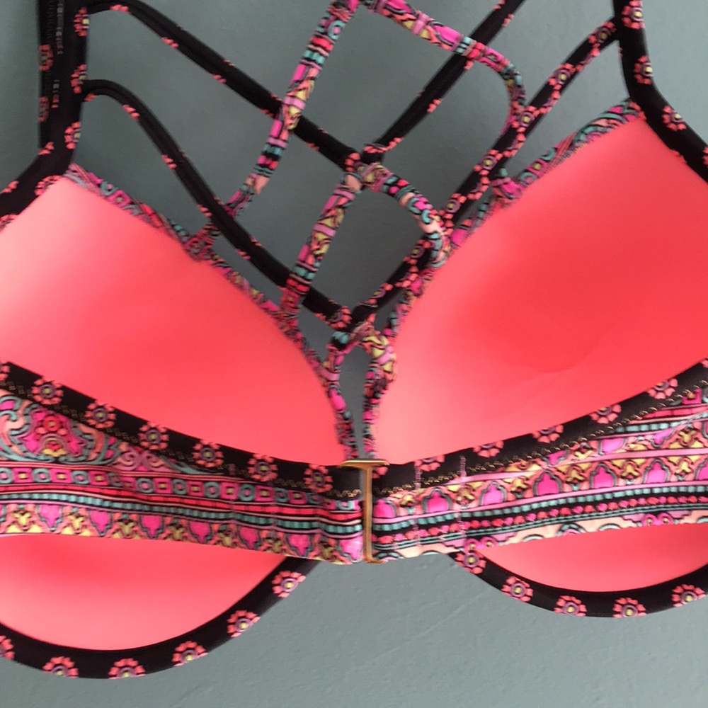 Shade & Shore Cross-Front Bikini Top - Picture 4 of 4